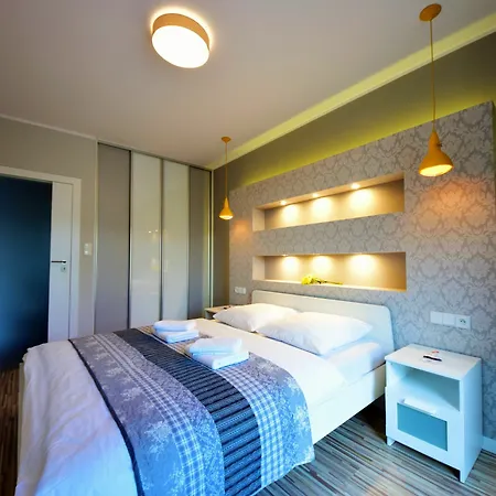 Homely Place Center Apartment Poznan