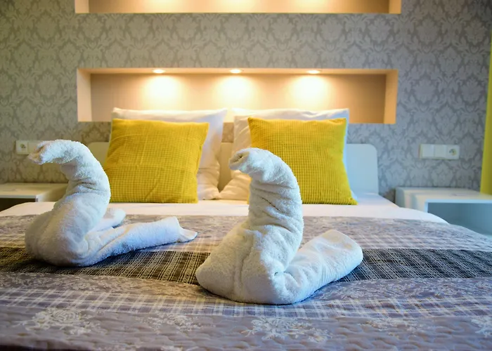 Hotel Homely Place Center 3*