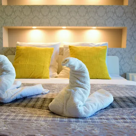 Hotel Homely Place Center 3*