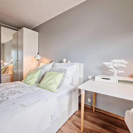 Отель Homely Place Center 3*